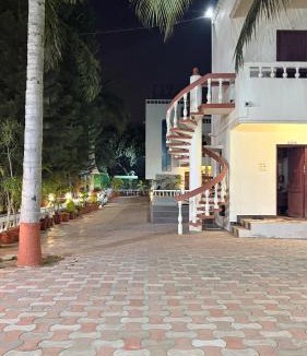 Moratandi Hotel | Gravity Groups Grand SVP Farm House
