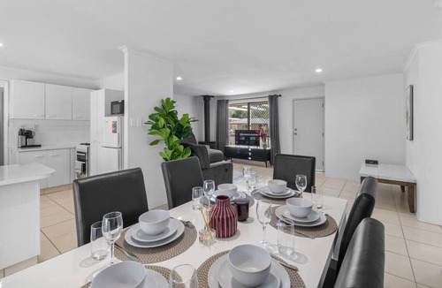 Capalaba House | Great Value Group Stay | Comfortable & Convenient
