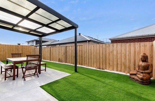 Mount Duneed House | Halfway Gem - 3BR Home Between Geelong & The Coast