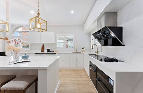 Cremorne Point House | Harbourfront Haven –4BR Retreat with Stunning Views of Sydney’s Iconic La.