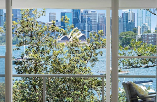 Cremorne Point House | Harbourfront Haven –4BR Retreat with Stunning Views of Sydney’s Iconic La.