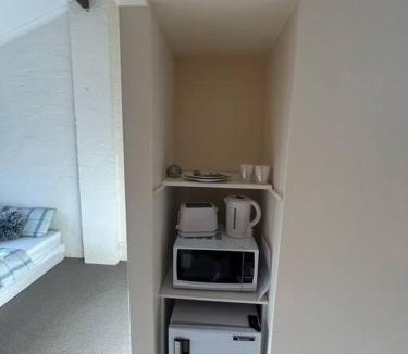 Heathcote Junction Apartment | Harmonious One Bedroom Cabin