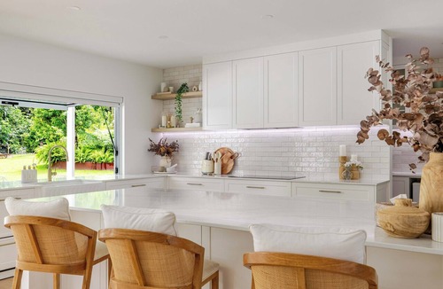 Redlynch House | Harvey House | Tropical Acre Retreat with Pool