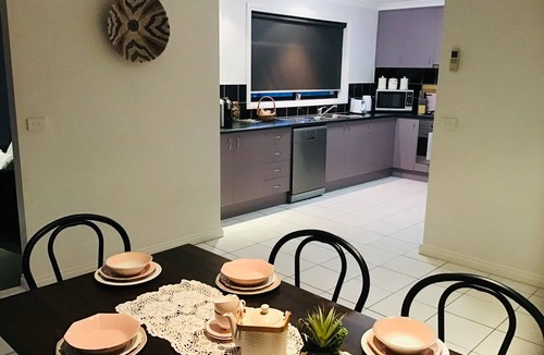 East Albury Apartment | “Haven” East Albury. Pet friendly! Close to Hospital, Free Wifi & Netflix!