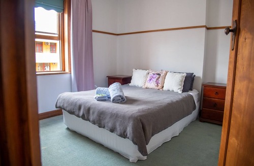 Omeo Apartment | Haven in the Alps 1, Omeo apartment at the door step of the MTB park and skiing.