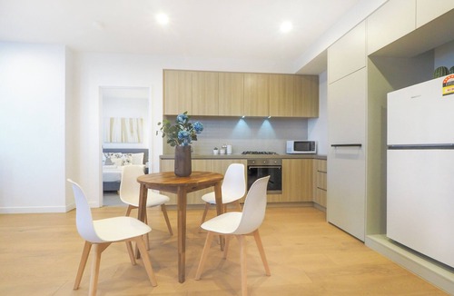 Clayton South Apartment | Heart of clayton 2BR2BA near Monash Uni Parking