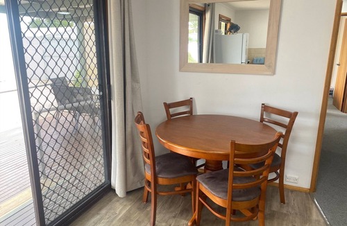 Dalrymple House | Hidden Gem - Plenty of room for parking and the boat! Winter Special!
