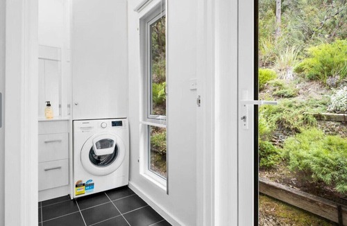 Eaglehawk Neck House | High View House - Pirates Bay Views