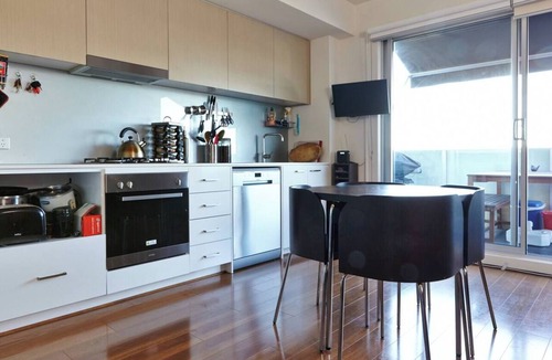 Northcote Apartment | Highview on High St A Balcony Haven in Northcote