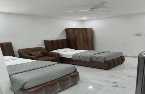Shaikpet Hotel | Hill Plaza