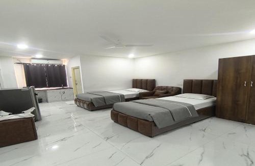 Shaikpet Hotel | Hill Plaza