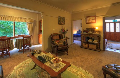 Lankeys Creek Bed & Breakfast | Hillview Oak B&B