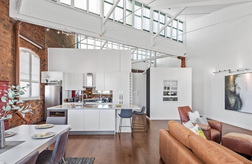 Newstead Apartment | Historic Impressive & Enormous Woolstore~Teneriffe