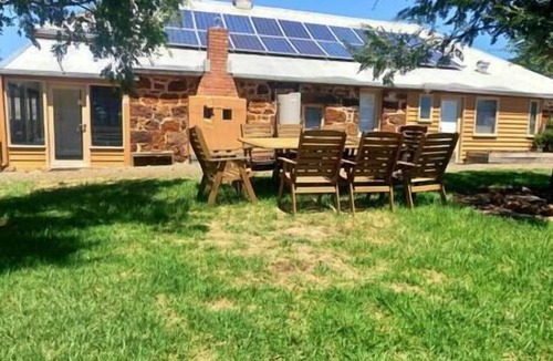 Kanagulk House | Historic rural large 3 bedroom GuestHouse