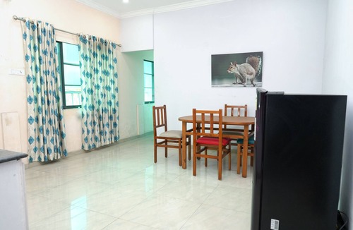 Maradu Apartment | Holiday Home Cochin Located in Ernakulam Near to Gandhi Square, Poonithura.