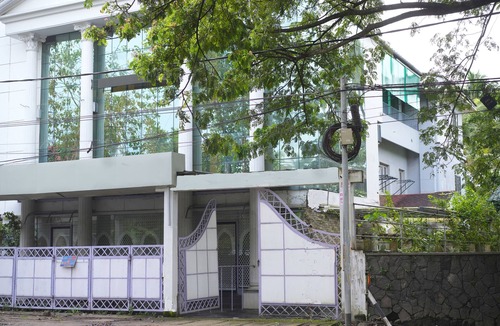 Maradu Apartment | Holiday Home Cochin Located in Ernakulam Near to Gandhi Square, Poonithura.