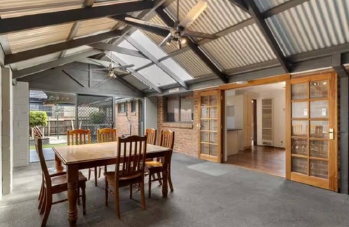 Dandenong House | Home in Dandenong as comfy as your own home
