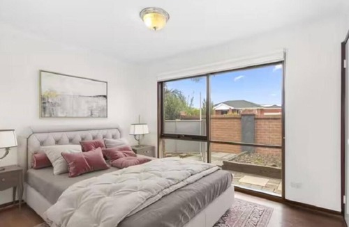 Dandenong House | Home in Dandenong as comfy as your own home