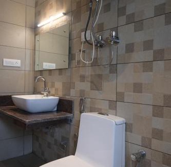 New Manali Bed & Breakfast | hotel apple blossom 2 minutes walking from Mall road