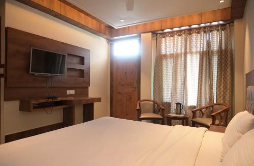 New Manali Bed & Breakfast | hotel apple blossom 2 minutes walking from Mall road