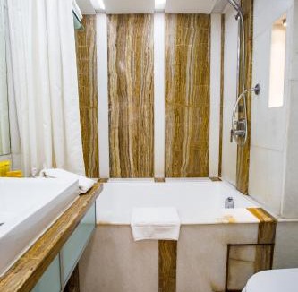 Juhu Hotel | Hotel Bawa Continental
