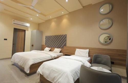 Bharatpur Hotel | Hotel Black Harbour - A Unit of Om Shanti Inn