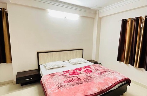 Nathdwara Hotel | Hotel Chandram 966o9o1oo6 - 400mtr I 7min walking from ShreeNath Ji temple Nathdwara By SK