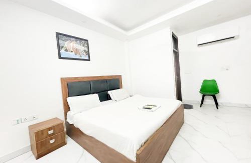 New Delhi Hotel | Hotel Classic By Roomshala - Nizamuddin Dargah