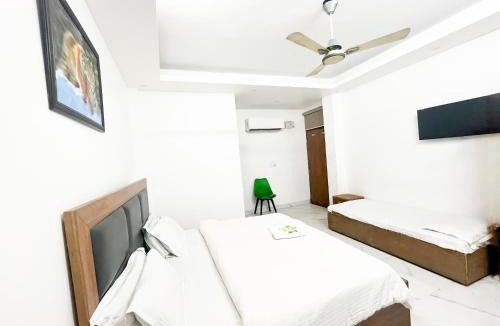 New Delhi Hotel | Hotel Classic By Roomshala - Nizamuddin Dargah