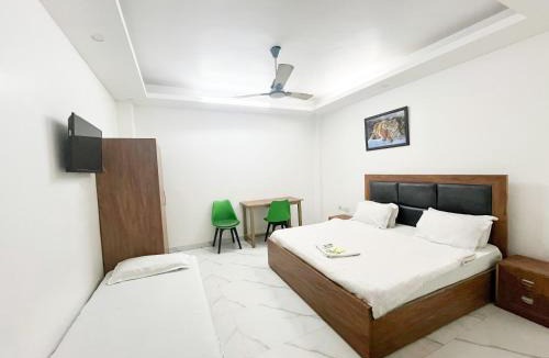 New Delhi Hotel | Hotel Classic By Roomshala - Nizamuddin Dargah