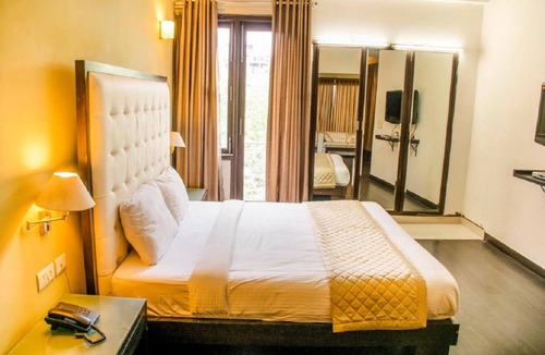 Saket Hotel | Hotel Diamond Tree Saket