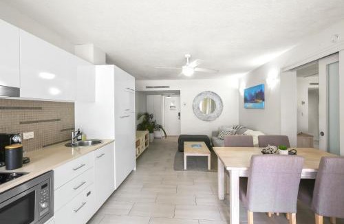 Palm Cove House | Hotel Drift 4202