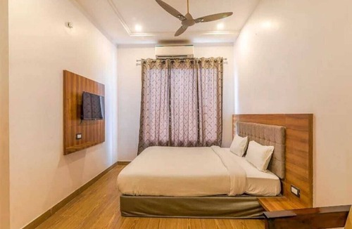Indira Nagar Hotel | Hotel Global Inn Gold