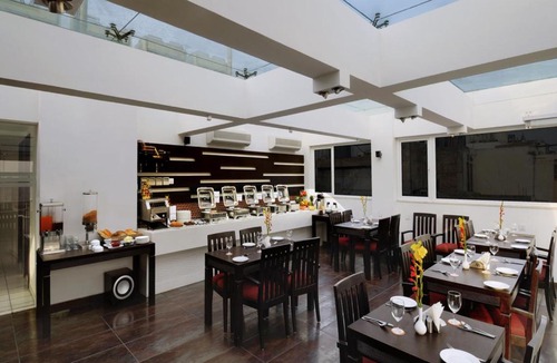 Paharganj Hotel | HOTEL GODWIN DELUXE NEAR CONNAUGHT PLACE Offers FREE AIRPORT PICKUP