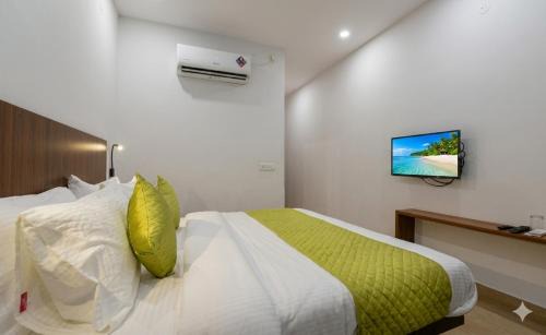 Indirapuram Hotel | Hotel Golden Frame By Corporate Suites