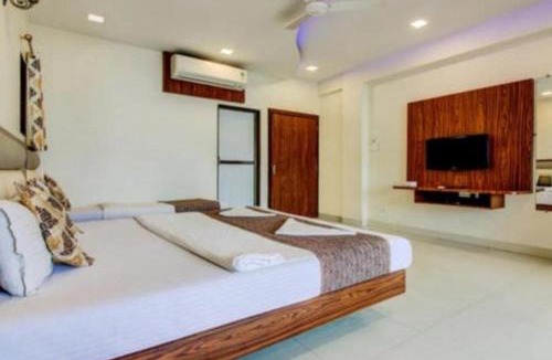 Jogeshwari West Hotel | Hotel Golden Palms