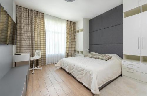 South West Hotel | Hotel Golden Premium Near Aerocity Delhi