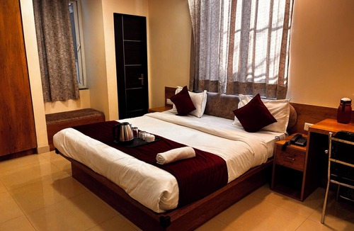 Malviya Nagar Hotel | Hotel Gulabi Nagri