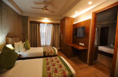 Anand Vihar Hotel | Hotel IP Royal By Qotel - Karkardooma & East Delhi