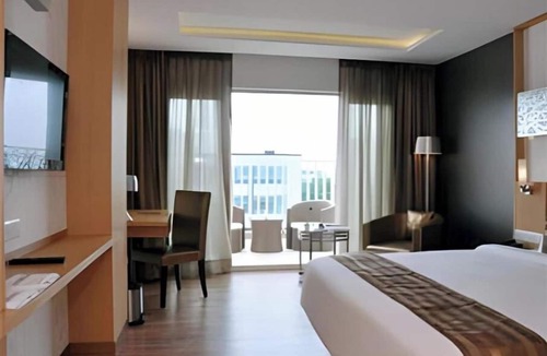 Gomti Nagar Hotel | Hotel Lineage