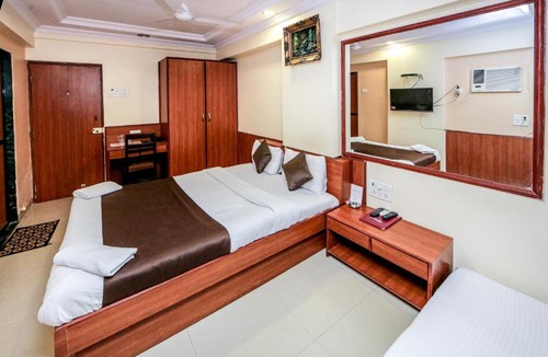Malad East Hotel | Hotel Lucky Near Nesco
