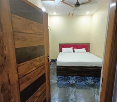 Ayodhya Hotel | Hotel Maa Dham Palace