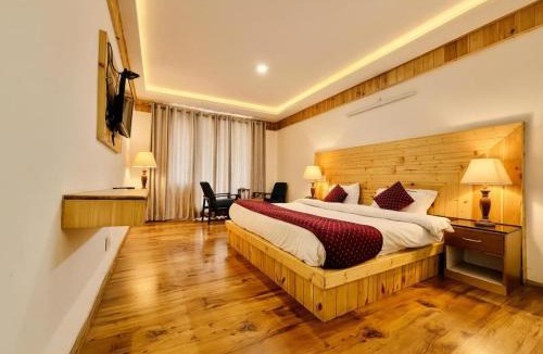Aleo Hotel | Hotel Manali Castle # Near Mall Road # Parking # Mountain view Rooms