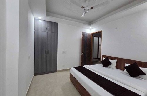 Sainik Farm Hotel | Hotel Mannat Inn