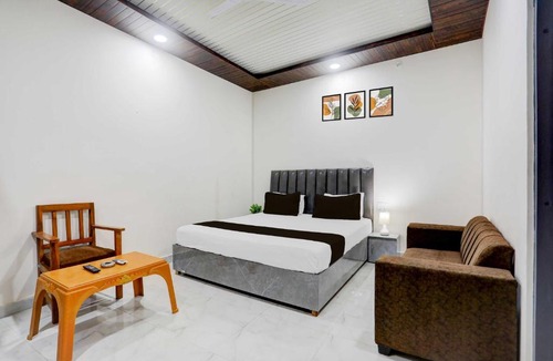 Balrampur Hotel | Hotel O by OYO Aparna and Marriage Lawn