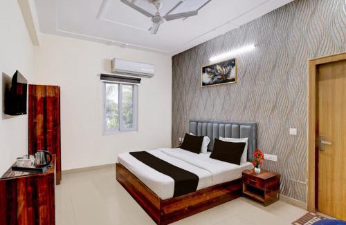Sector 70 Hotel | Hotel Palm Paradise