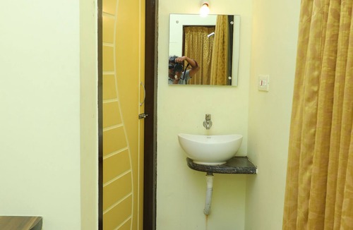 Ganapathichettikulam Hotel | Hotel Priso