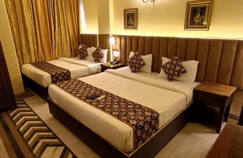 Amer Fort Road Hotel | Hotel Rajputana Haveli - Near Jal Mahal - Jaipur