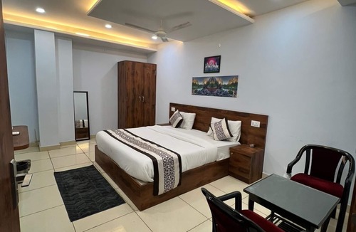 Malviya Nagar Hotel | Hotel RK palace near airport