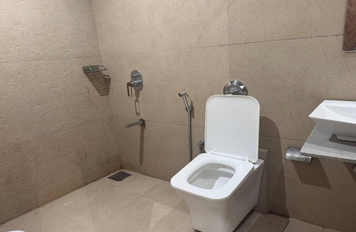 Kurla West Hotel | Hotel Royal Bkc
